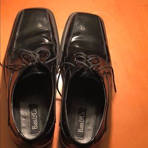 Men’s bass and company dress shoes